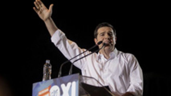 Telediario 1 - Grecia da un 'no' rotundo en el referéndum y respalda la posición del gobierno de Tsipras