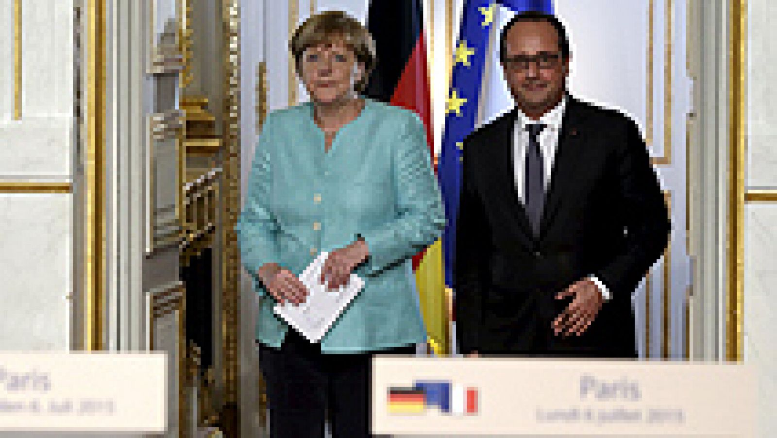 El presidente francés, François Hollande, y la canciller alemana, Angela Merkel, han insistido este lunes en que la puerta "sigue abierta" para las negociaciones con Grecia, pero que le corresponde a este país presentar una nueva propuesta aceptable para los Estados de la zona euro. "No queda mucho tiempo. Hay urgencia tanto para Grecia como para Europa", ha asegurado Hollande en una declaración conjunta con Merkel tras mantener una reunión en el Palacio del Elíseo.