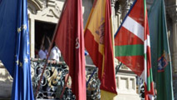 Telediario 1 - La Delegación del Gobierno recurre la colocación de una ikurriña por primera vez en el chupinazo