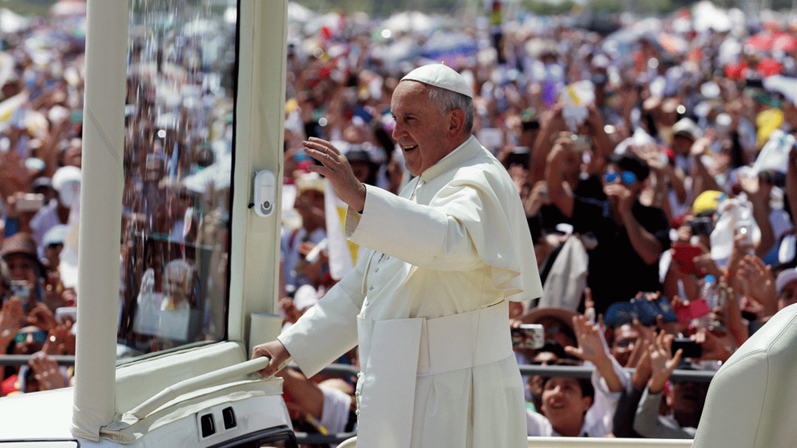 El papa celebra una misa multitudinaria en Guayaquil