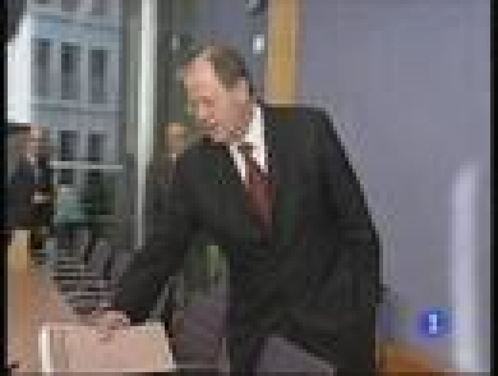 Límite al sueldo de los directivos de bancos en Alemania y dimisiones en Francia | Ver