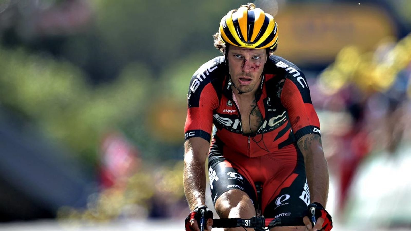 La victoria de 'Purito' Rodríguez dio al ciclismo español la primera victoria parcial. La jornada estuvo marcada por una terrible caída y sus consecuencias.