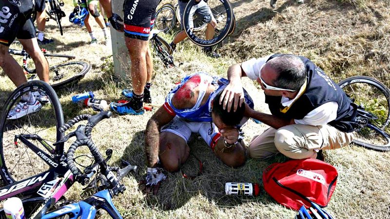 Así se vive una jornada de tensión desde dentro. Caídas, codazos, riesgos, etc. 