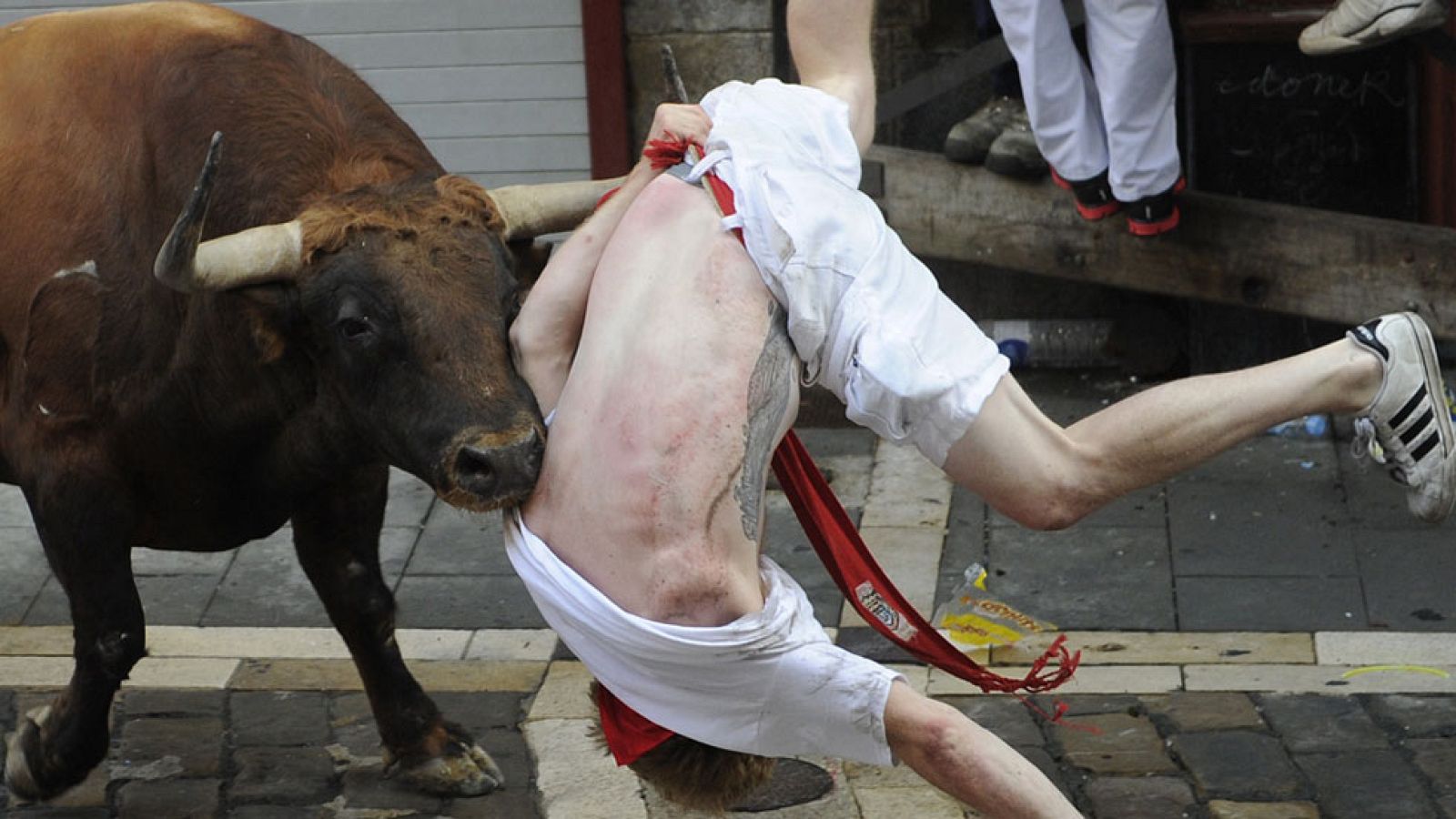 Primer encierro de San Fermín frenético y accidentado