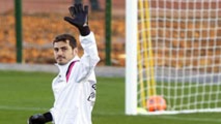 Telediario 1 - La marcha de Casillas al Oporto ocupa todos los titulares de la prensa deportiva