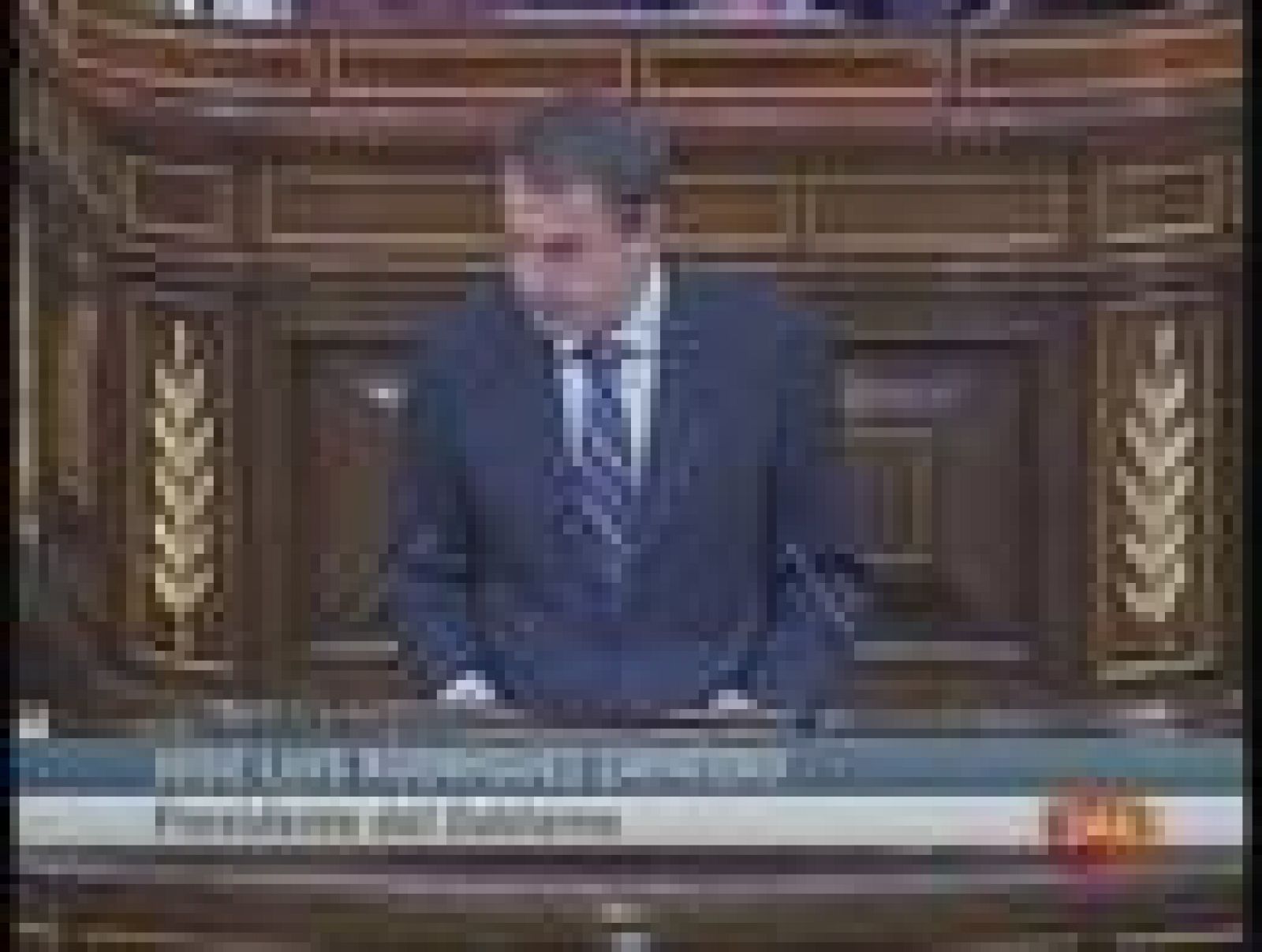 Zapatero ha dicho en el Congreso que las compras de activos empezarán en noviembre con un crédito extraordinario de 10.000 millones de euros ampliables hasta 30.000. Por su parte Rajoy pide que el dinero se distribuya entre las entidades con criterios de transparencia y equidad.