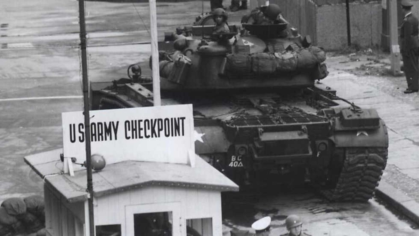 Documenta2 - Amor, odio y propaganda: La Guerra Fría. Aumentando la presión - Ver ahora