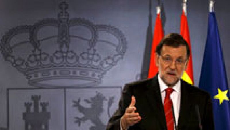 Rajoy espera que la petición de rescate griega ayude a terminar con la crisis griega