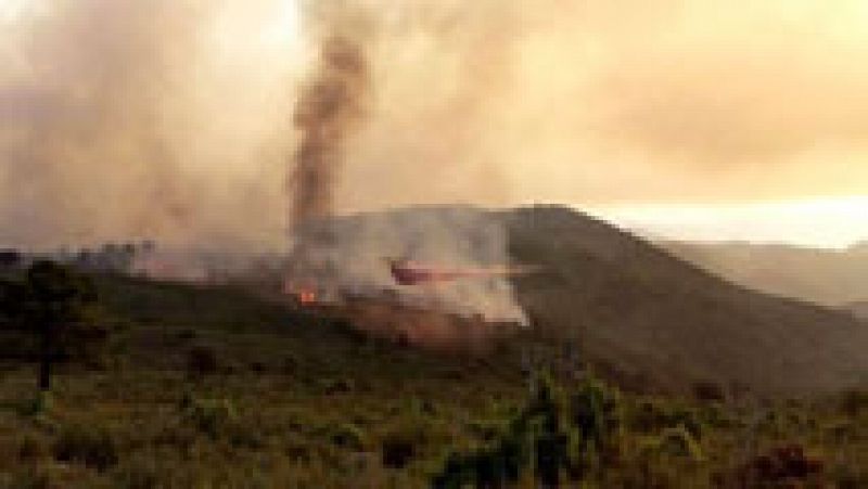 Varios incendios mantienen en alerta a los equipos de extinción en Granada, Jaén, Guadalajara y Castellón 