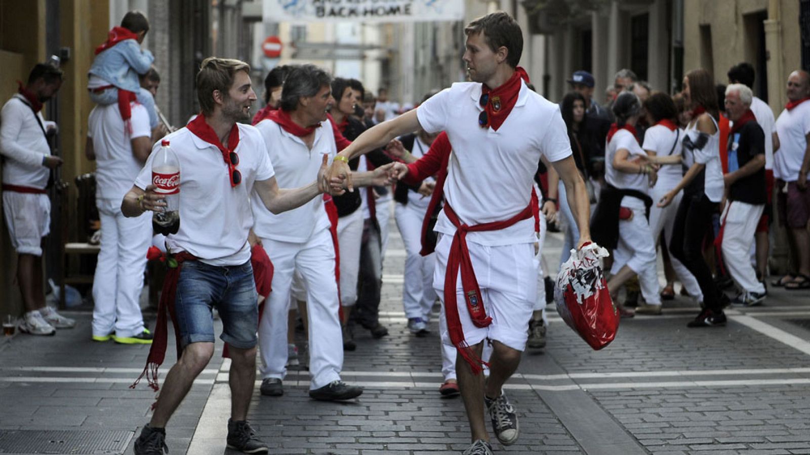 Jóvenes de Australia y Nueva Zelanda, a correr a San Fermín | Ver