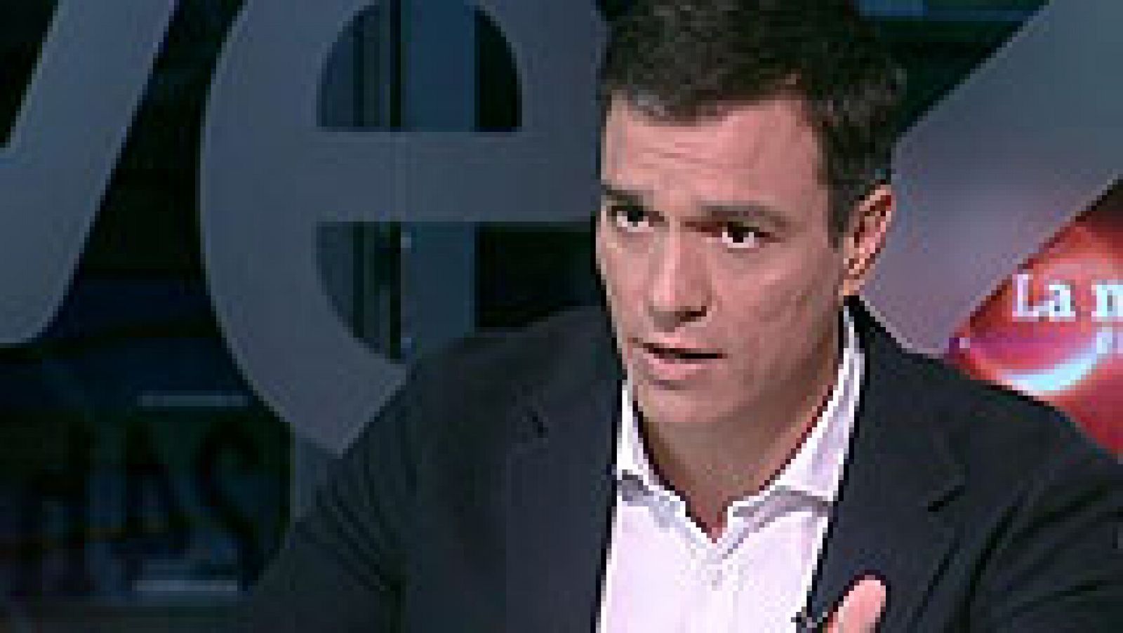 El secretario general del PSOE, Pedro Sánchez, ha señalado en una entrevista en La Noche en 24 horas que, en su opinión, la reforma constitucional es necesaria porque ¿tenemos que reconocer nuestros derechos y libertades que no estaban ni tan siquiera contemplados en el 78, como la igualdad de género¿. Además, considera que ¿habrá una solución justa para Grecia¿, ya que ¿se ha transformado la dialéctica de confrontación por la negociación¿.
