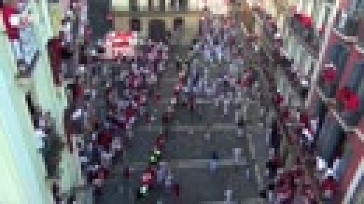 El tercer encierro de San Fermín visto desde el aire