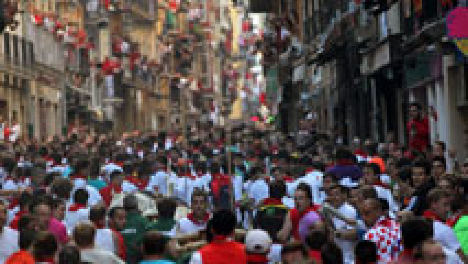 San Fermín: Un toro se adelanta al final del tercer encierro | RTVE Play