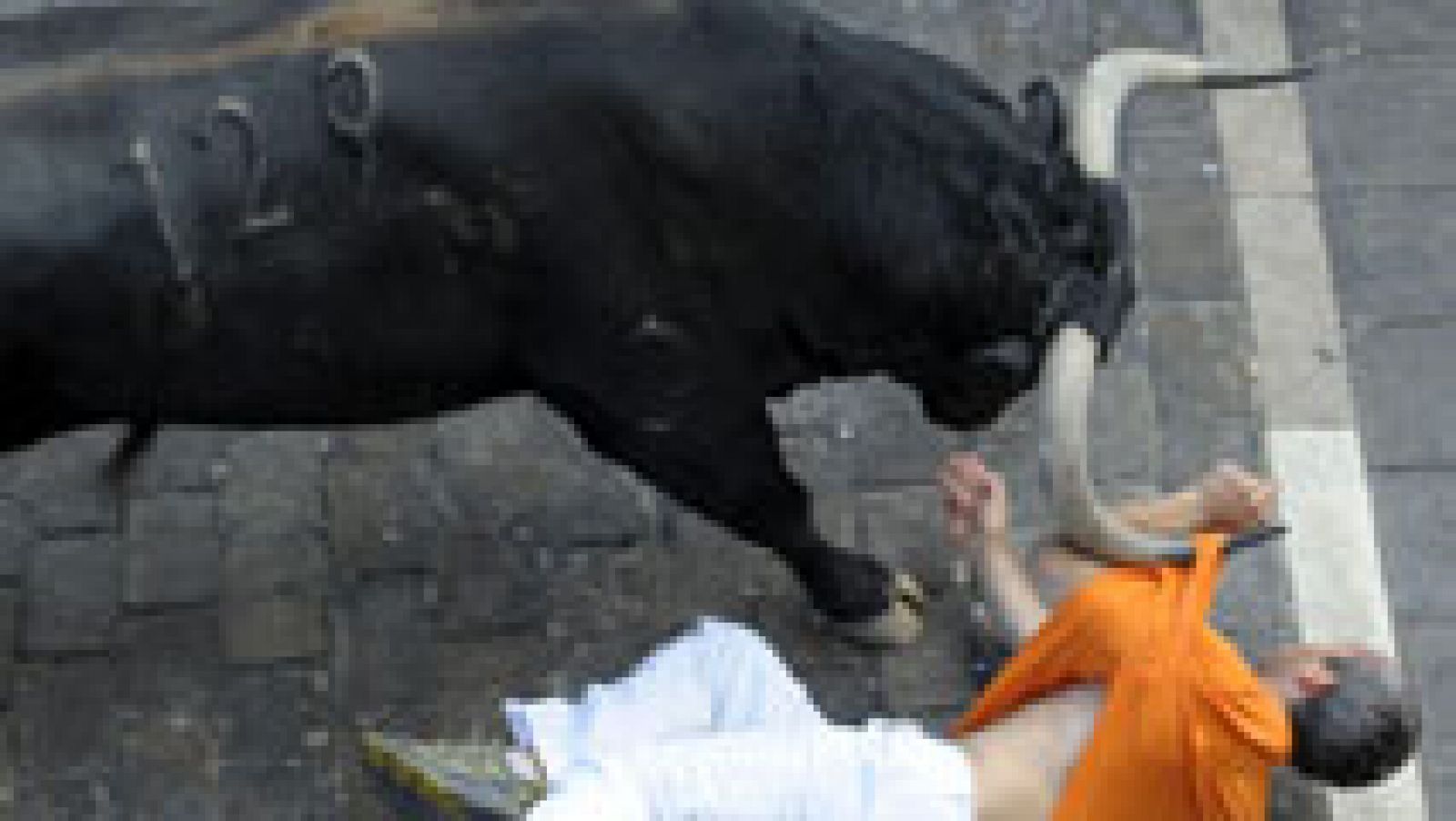 San Fermín 2023: Un toro se adelanta en el tercer encierro | RTVE Play