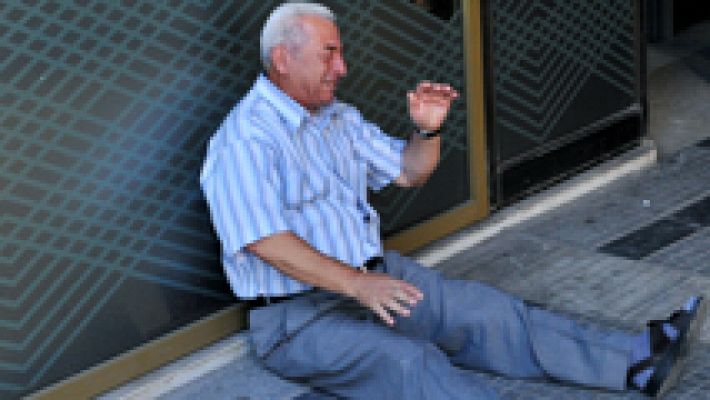 Telediario 1 - El 'corralito' complica la vida de los griegos