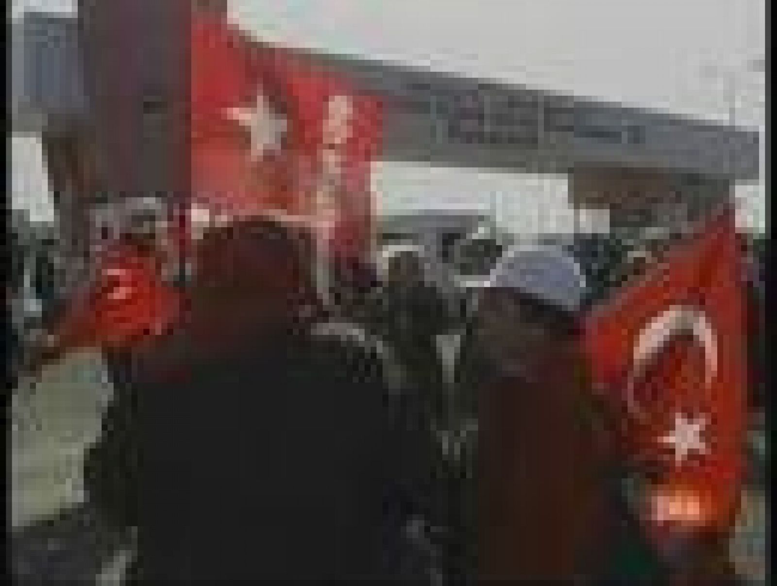 Turquía sienta en el banquillo a 86 presuntos miembros de una red golpista