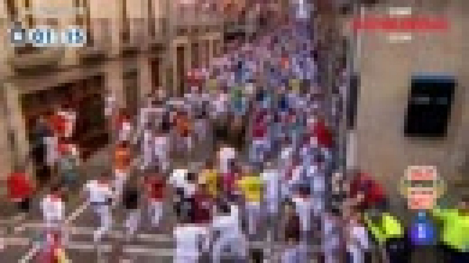 San Fermín: La manada llega disgregada en el cuarto encierro de 2015 | RTVE Play