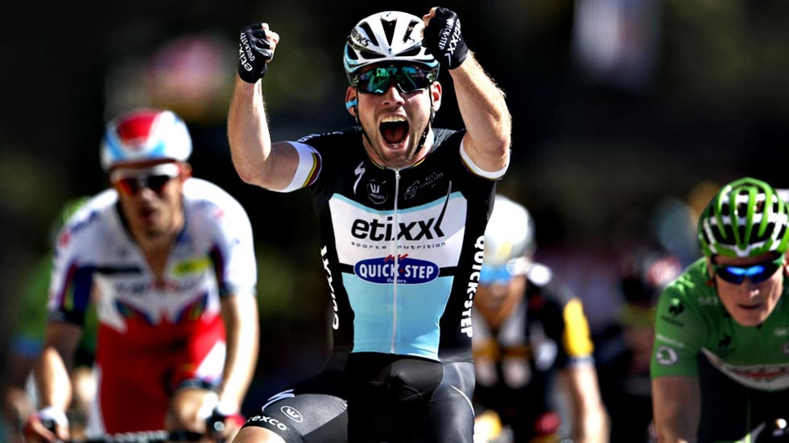 El británico Mark Cavendish sumó este viernes su vigésimo sexto triunfo en el Tour de Francia, el primero en los últimos dos años, por delante del alemán André Greipel y del esloveno Peter Sagan. La clasificación general no sufrió cambios y el britán