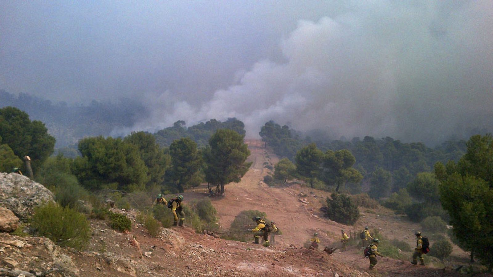 Los incendios de Jaén y Muduex continúan activos, los de Lújar y Montán están estables
