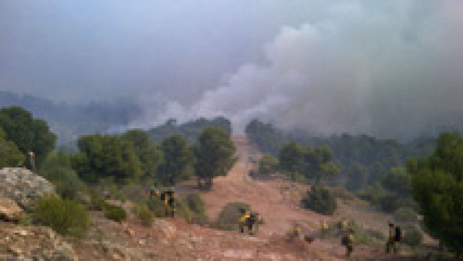 Los incendios de Jaén y Muduex continúan activos, los de Lújar y Montán están estables