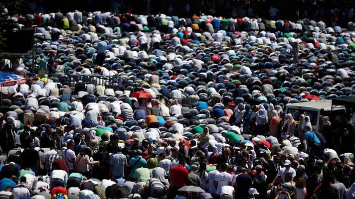 Telediario 1 - Conmemoración del 20 aniversario de la matanza de Srebrenica