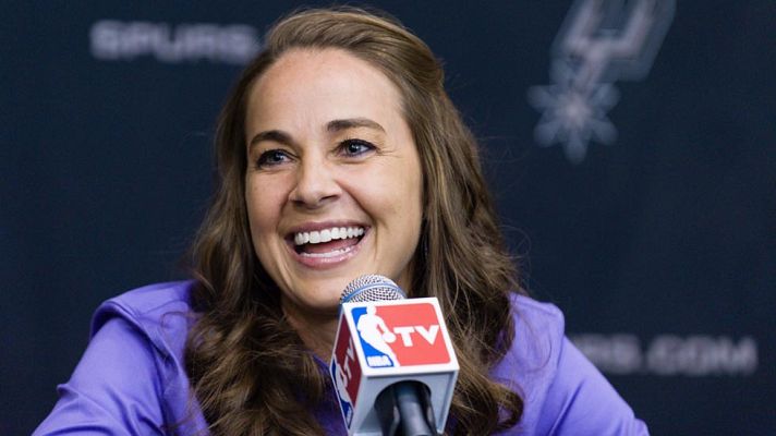 Becky Hammon, una mujer en el banquillo de los Spurs