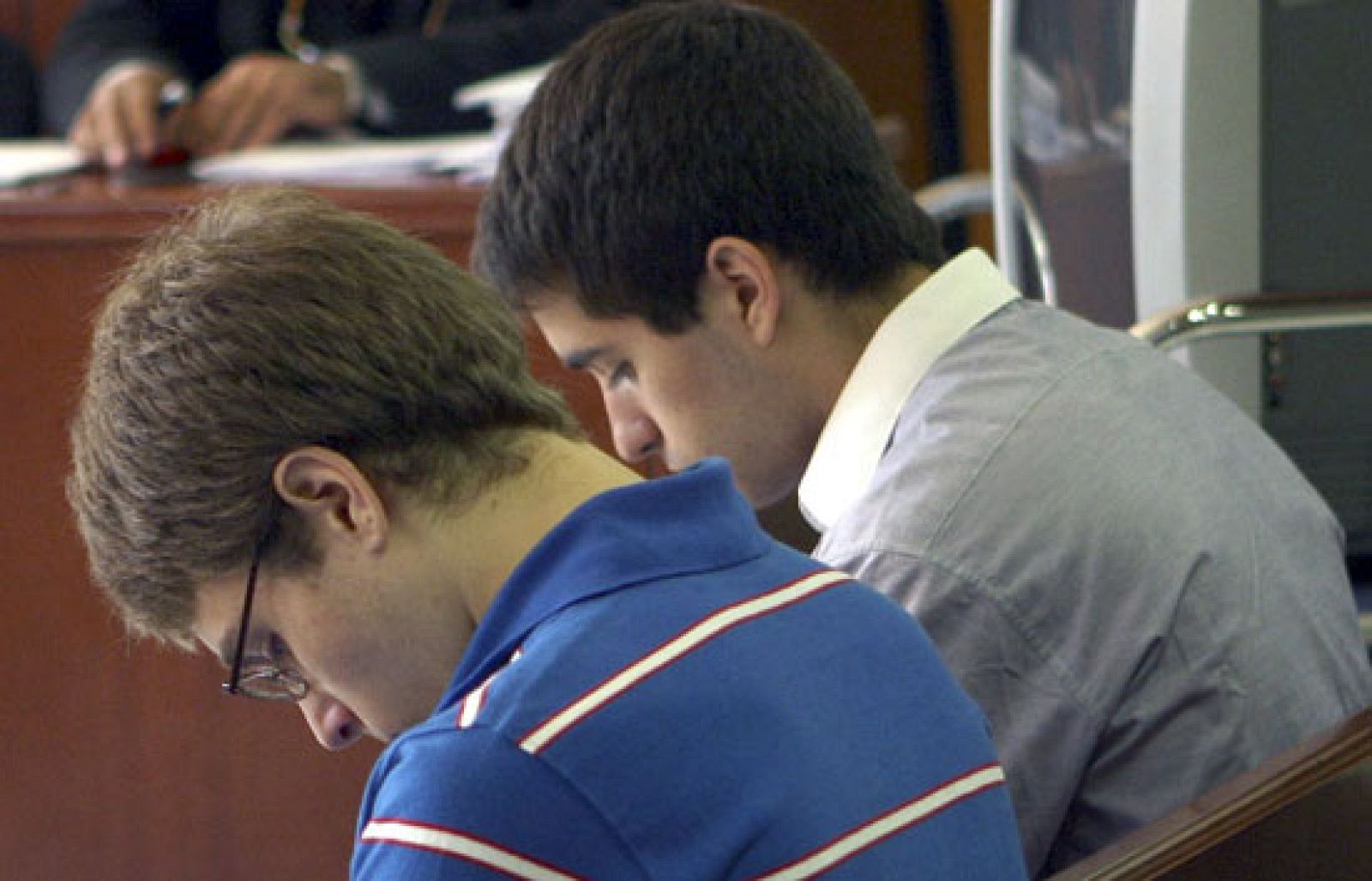  Hoy ha declarado el menor que los acompañaba aquella noche, que ya fue condenado por este crimen. Ha rechazado la versión de los acusados que le culpan a él de lo ocurrido.