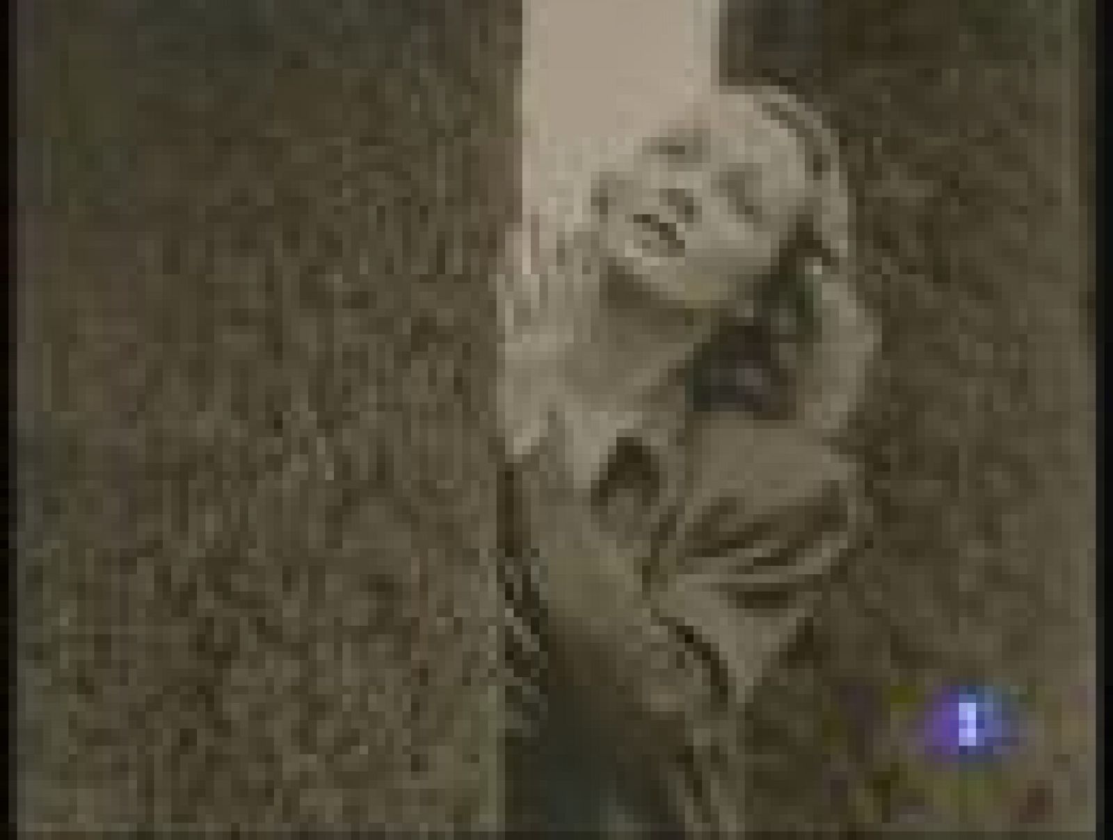 Garbo, Marilyn o Dietrich posan junto a mujeres desconocidas | Ver