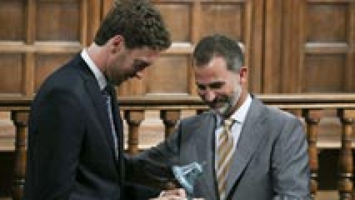 Telediario 1 - El Rey pone a Pau Gasol como "ejemplo" al entregarle el Premio Camino Real