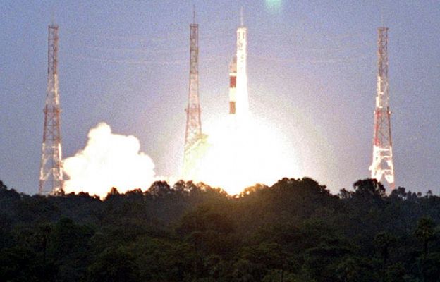 India manda a la Luna un satélite