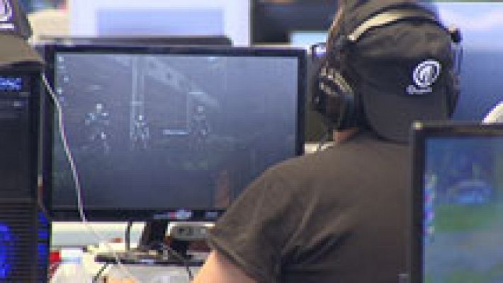 Telediario 1 - Comienza Tenerife Lan Party 2015 para los aficionados a los deportes electrónicos y la tecnología