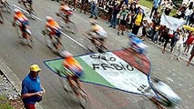 En esta 12 etapa del Tour de Francia 2015 se sube de nuevo el Port d'Aspet, de recuerdo trgico por la muerte del italiano Fabio Casartelli en 1995.
