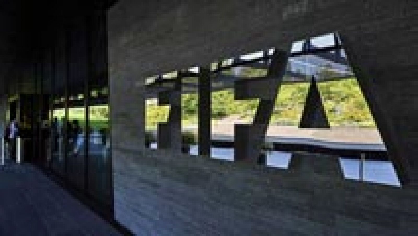 Telediario 1: Uno de los siete dirigentes de FIFA detenidos en Suiza ha sido extraditado a EE. UU. | RTVE Play