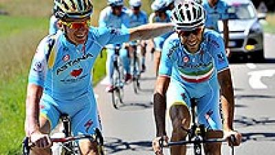 En tan solo un ao se ha pasado de la fiesta a los enfados en el equipo kazajo Astana. Nibali, vencedor del Tour 2014, aspira a meterse como mucho entre los cinco primeros del Tour 2015 y su jefe, Vinokourov, podra mandarle a la Vuelta. All seguro