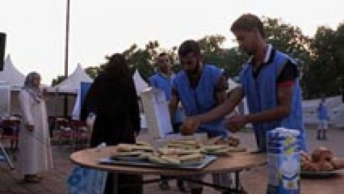 Musulmanes celebran la festividad religiosa del Eid el Fitr