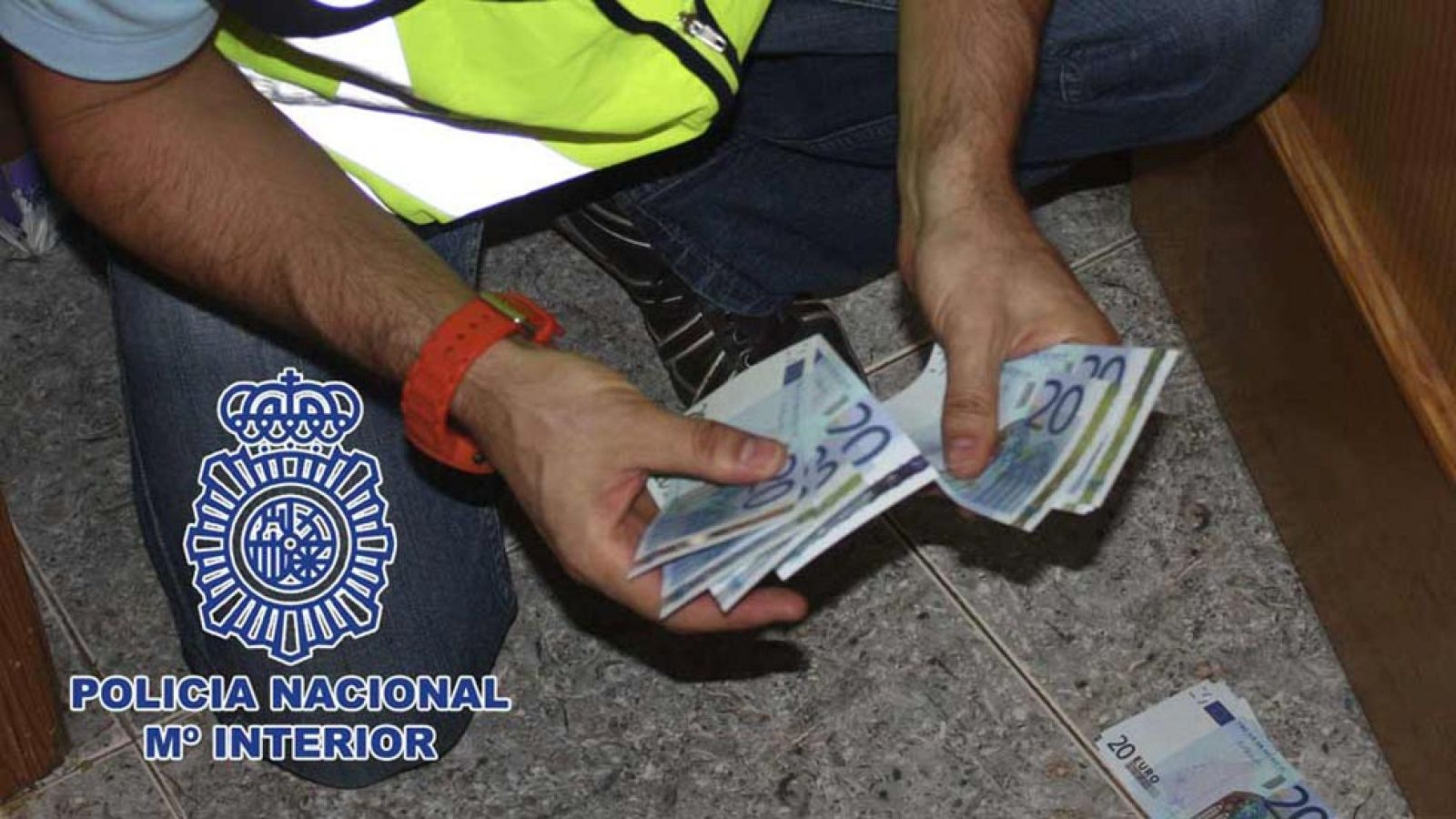 10 hombres detenidos presuntamente dedicados a la distribución de billetes falsos