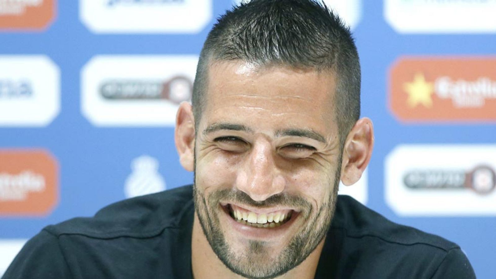 El guardameta Kiko Casilla, fichado por el Real Madrid procedente del Espanyol, considera que "la vida te da a veces un regalo que no puedes desaprovechar" y reconoce que siente "un cosquilleo en el estómago" ante su inminente incorporación a la pretemporada del equipo de Rafa Benítez.
