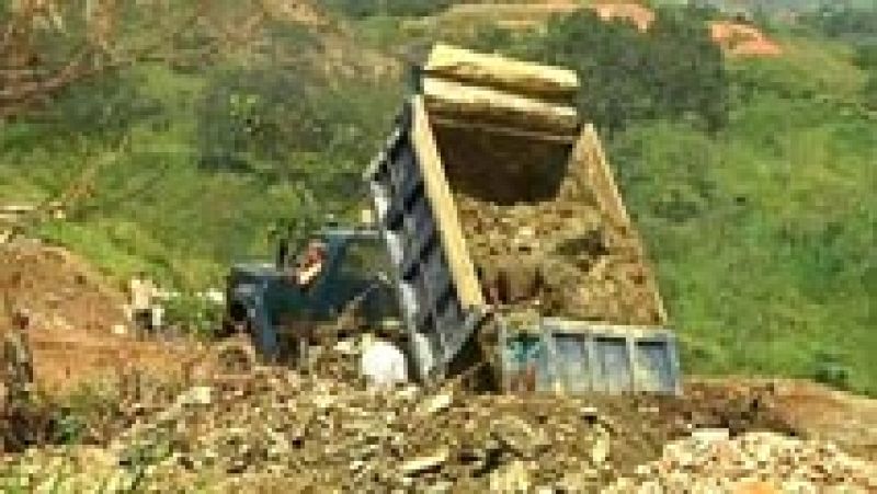 El gobierno colombiano ha autorizado desenterrar cerca de 300 cuerpos