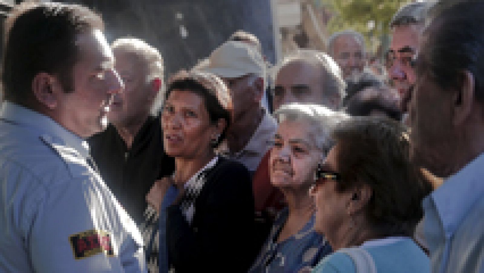 Los bancos griegos reabren tras tres semanas de 'corralito'