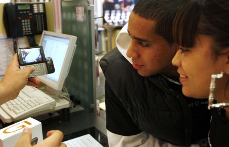 Sale a la venta el teléfono G-1, de Google, en EE.UU. 