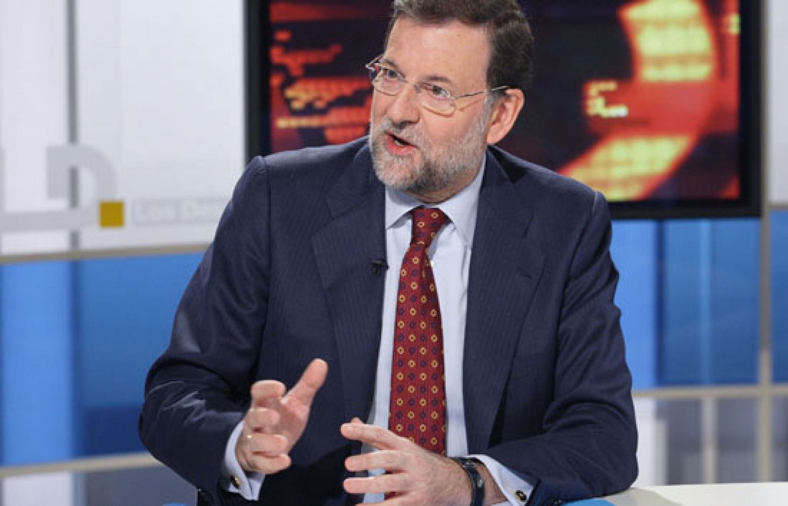 Rajoy cree que "España debe estar" en la cumbre sobre la crisis financiera mundial