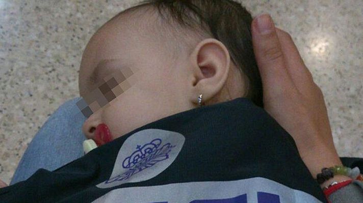 Telediario 1 - La Policía libera a una joven rumana y a su bebé