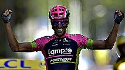 El ciclista espaol Rubn Plaza (Lampre-Merida) se ha impuesto  este lunes en la decimosexta etapa del Tour de Francia, transcurrida  entre Bourg-de-Page y Gap sobre 201 kilmetros, marcada por una  larga y nutrida fuga de 23 ciclistas donde el ms