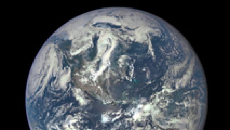 Primera imagen del disco completo de la Tierra 