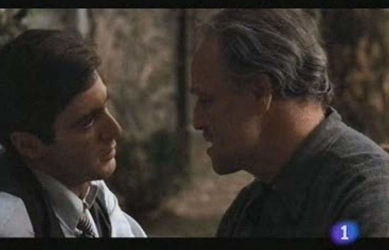  Roma abrió anoche su Festival Internacional de Cine, que va por la tercera edición, con un invitado de lujo: Al Pacino. El actor italoamericano estrenó la alfombra roja y recogió el Premio Marco Aurelio por toda su carrera, por 39 personajes tan inolvidables como el Michael Corleone de El Padrino. 