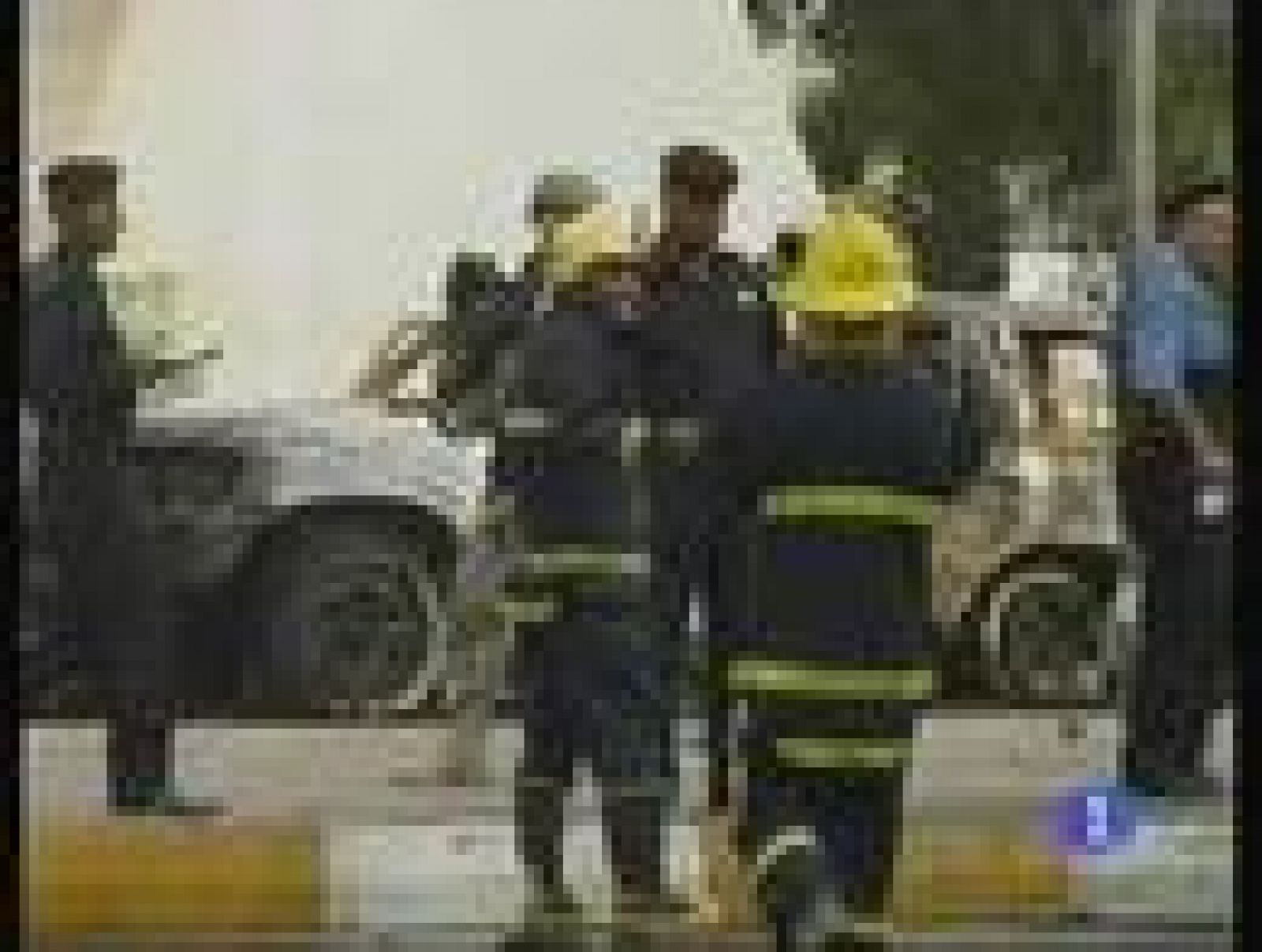 En Irak, un terrorista suicida ha embestido con un coche bomba la caravana de vehículos del Ministro de Trabajo | Ver