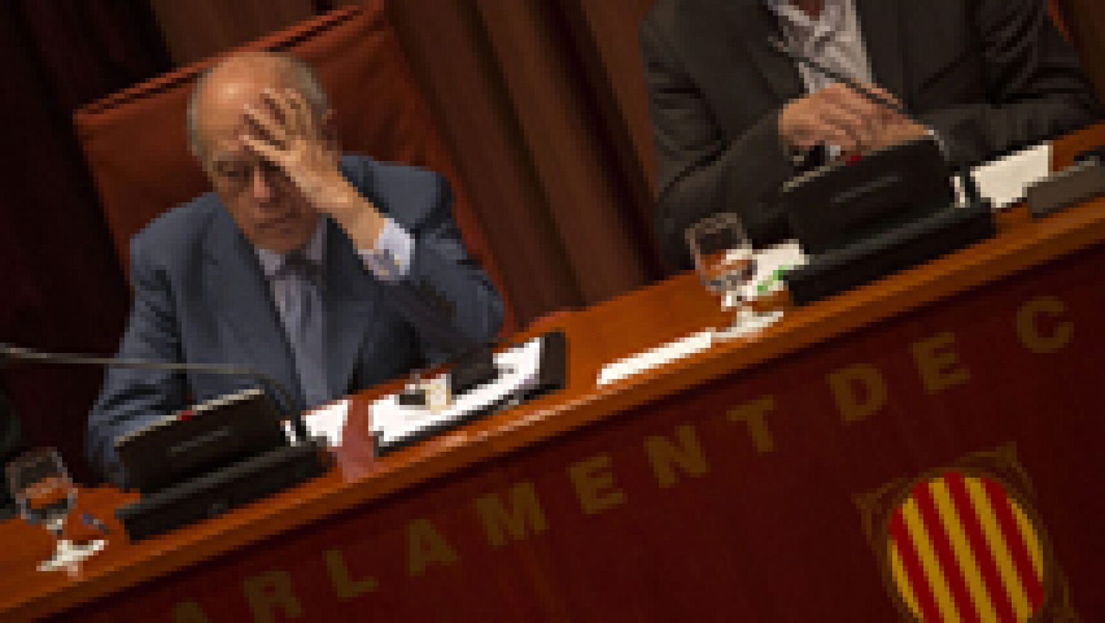 Telediario 1: El Parlament reprueba a Jordi Pujol por ocultar fondos en el extranjero | RTVE Play