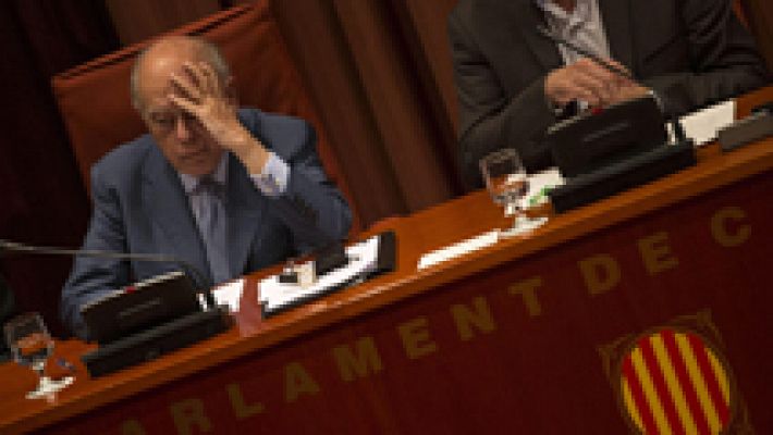 Telediario 1 - El Parlament reprueba a Jordi Pujol por ocultar fondos en el extranjero