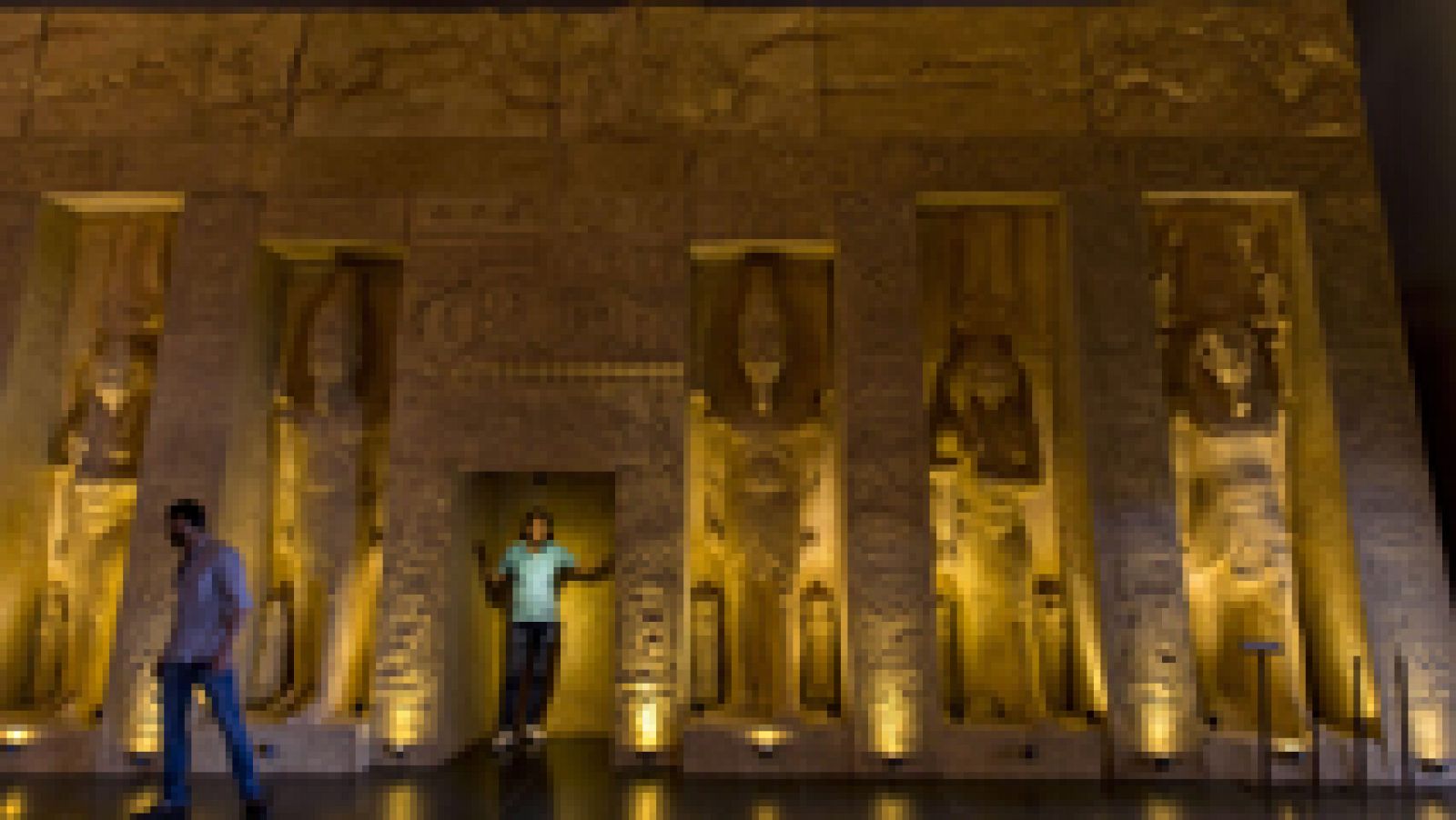 Telediario 1: Exhiben réplicas de los templos de Ramsés II en Sevilla | RTVE Play
