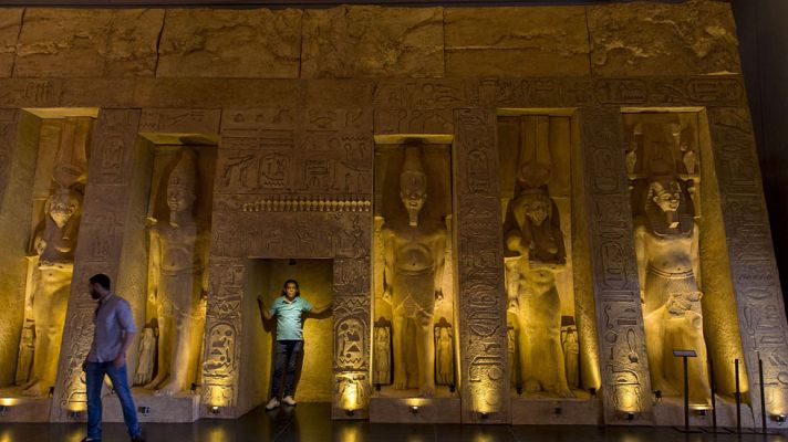 Telediario 1 - Exhiben réplicas de los templos de Ramsés II en Sevilla